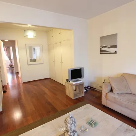 Parisian Flat Near Champs Elysees * Parijs